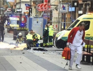 31 σοκαριστικές φωτογραφίες από την τρομοκρατική επίθεση στη Στοκχόλμη